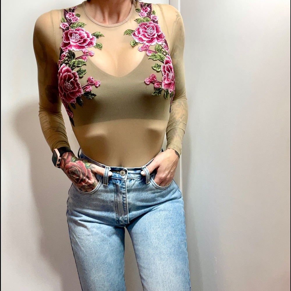 Top Chic nude sheer bodysuit